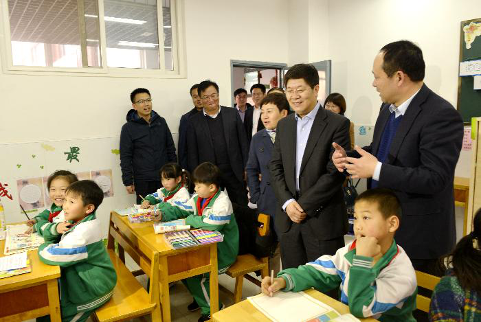 西咸新区党工委书记岳华峰赴沣西新城调研冬季供暖工作 西咸新区党工委书记岳华峰赴沣西新城调研冬季供暖工作