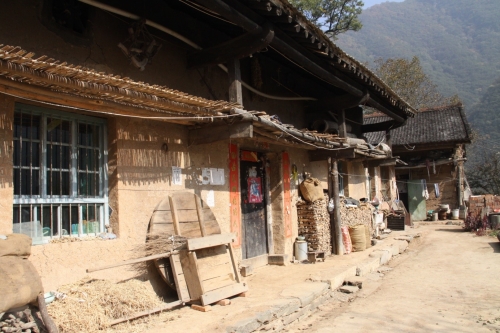 “同力村”扶贫